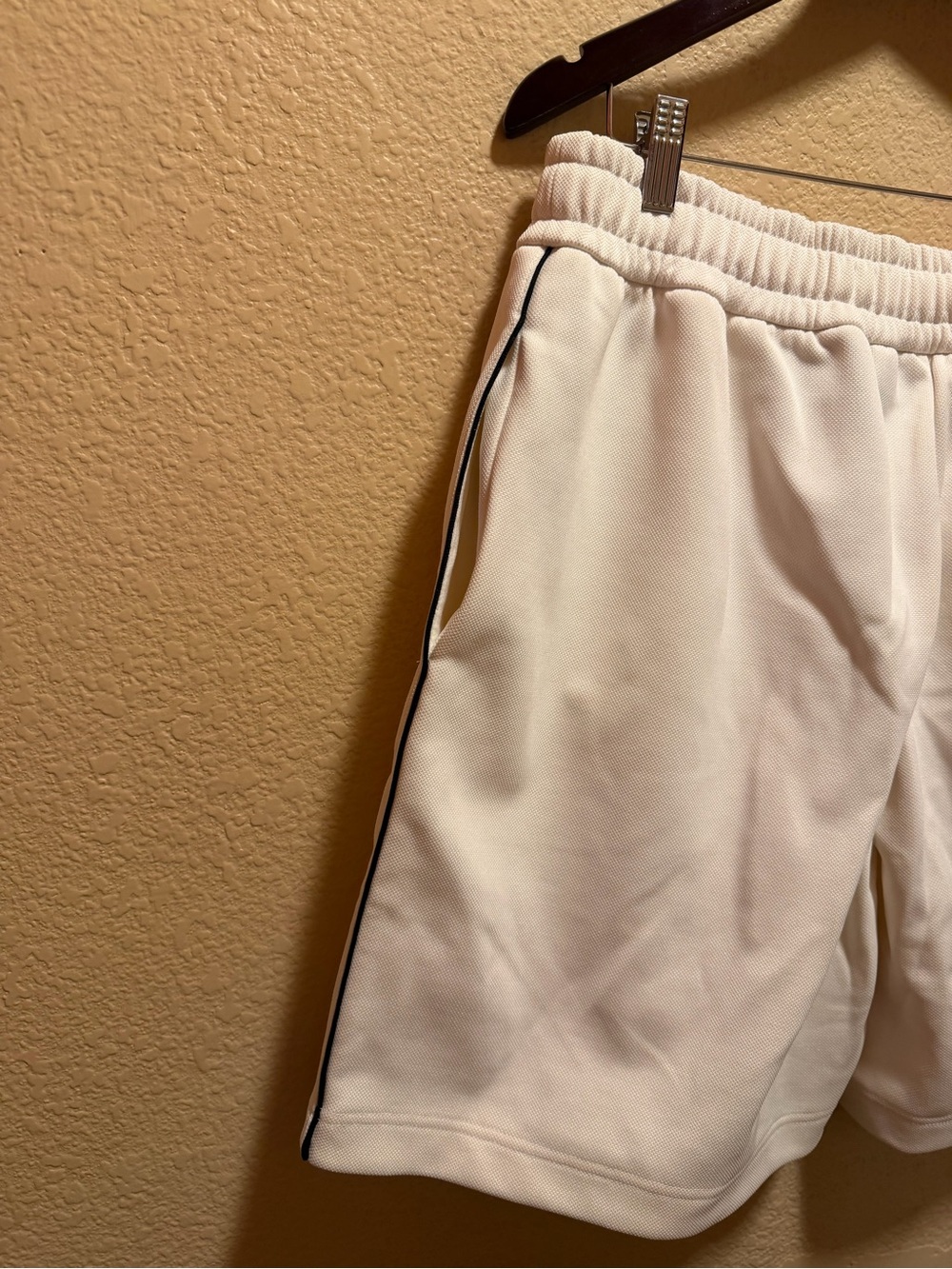 New Authentic Gucci Logo Colors Shorts White Size XL / 32 - 38 Waist - Picture 8 of 14